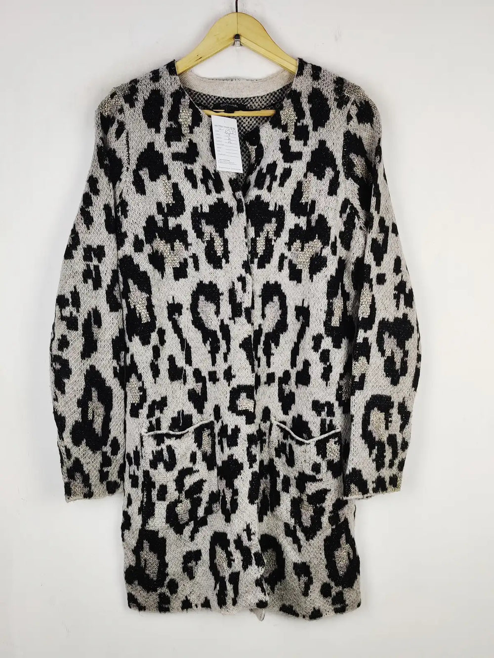 Buy online pre-used pre-loved 100% authentic & Original branded Comma (LC-6539) available in Pakistan. Top international brands avilable.