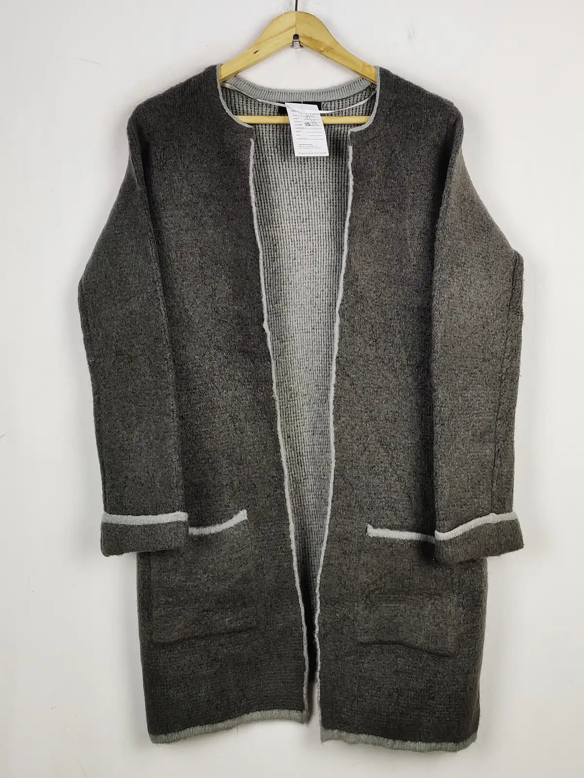 Buy online pre-used pre-loved 100% authentic & Original branded Atmosphere (LC-6615) available in Pakistan. Top international brands avilable.