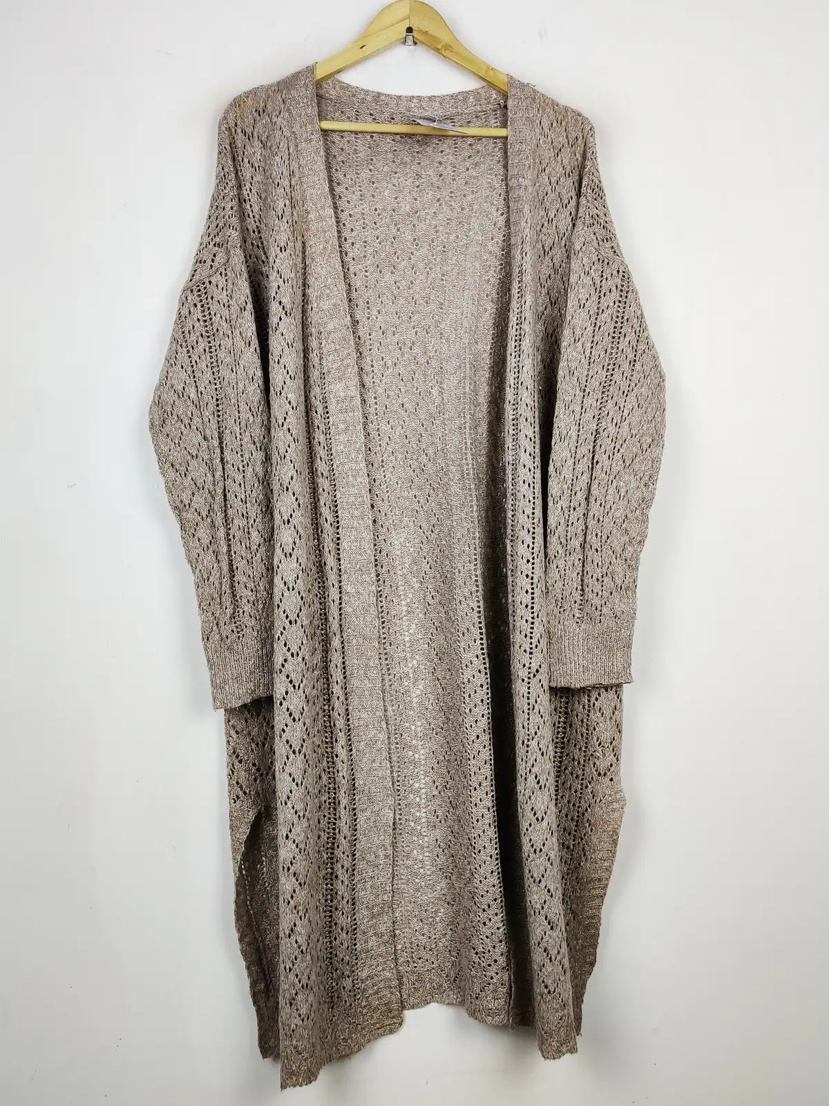 Buy online pre-used pre-loved 100% authentic & Original branded Unknown Brand (LC-6682) available in Pakistan. Top international brands avilable.
