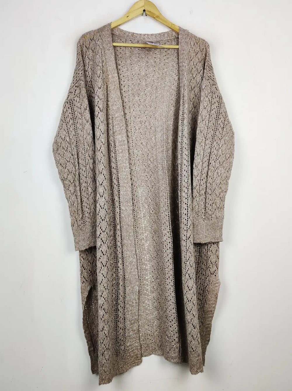 Buy online pre-used pre-loved 100% authentic & Original branded Unknown Brand (LC-6682) available in Pakistan. Top international brands avilable.
