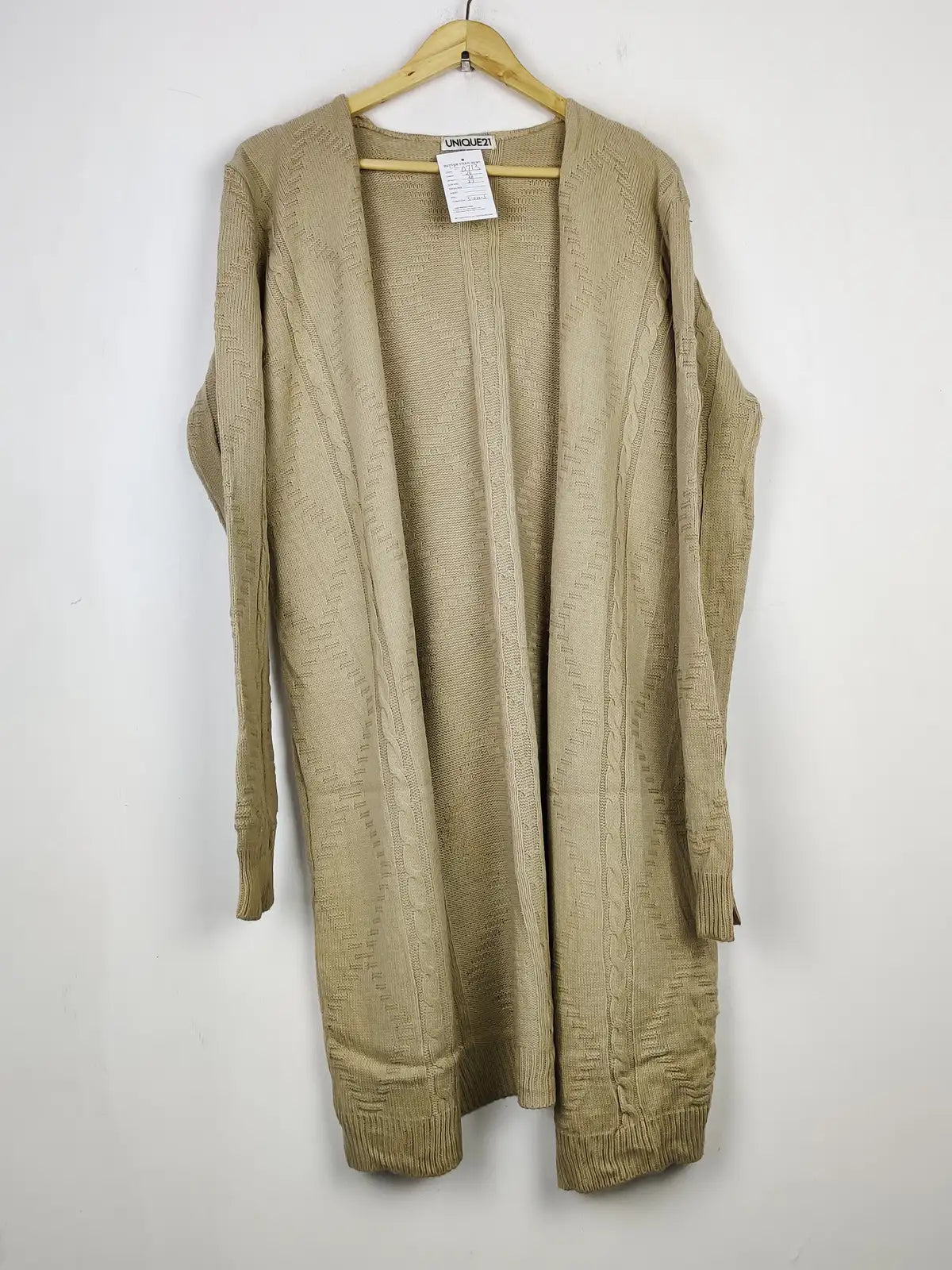 Buy online pre-used pre-loved 100% authentic & Original branded Unique (LC-6713) available in Pakistan. Top international brands avilable.