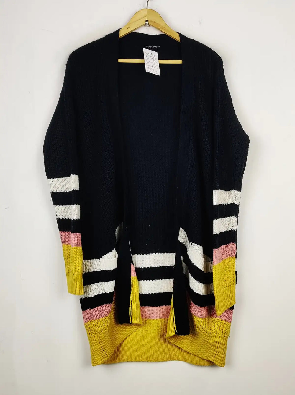 Buy online pre-used pre-loved 100% authentic & Original branded Dorothy Perkins (LC-6717) available in Pakistan. Top international brands avilable.