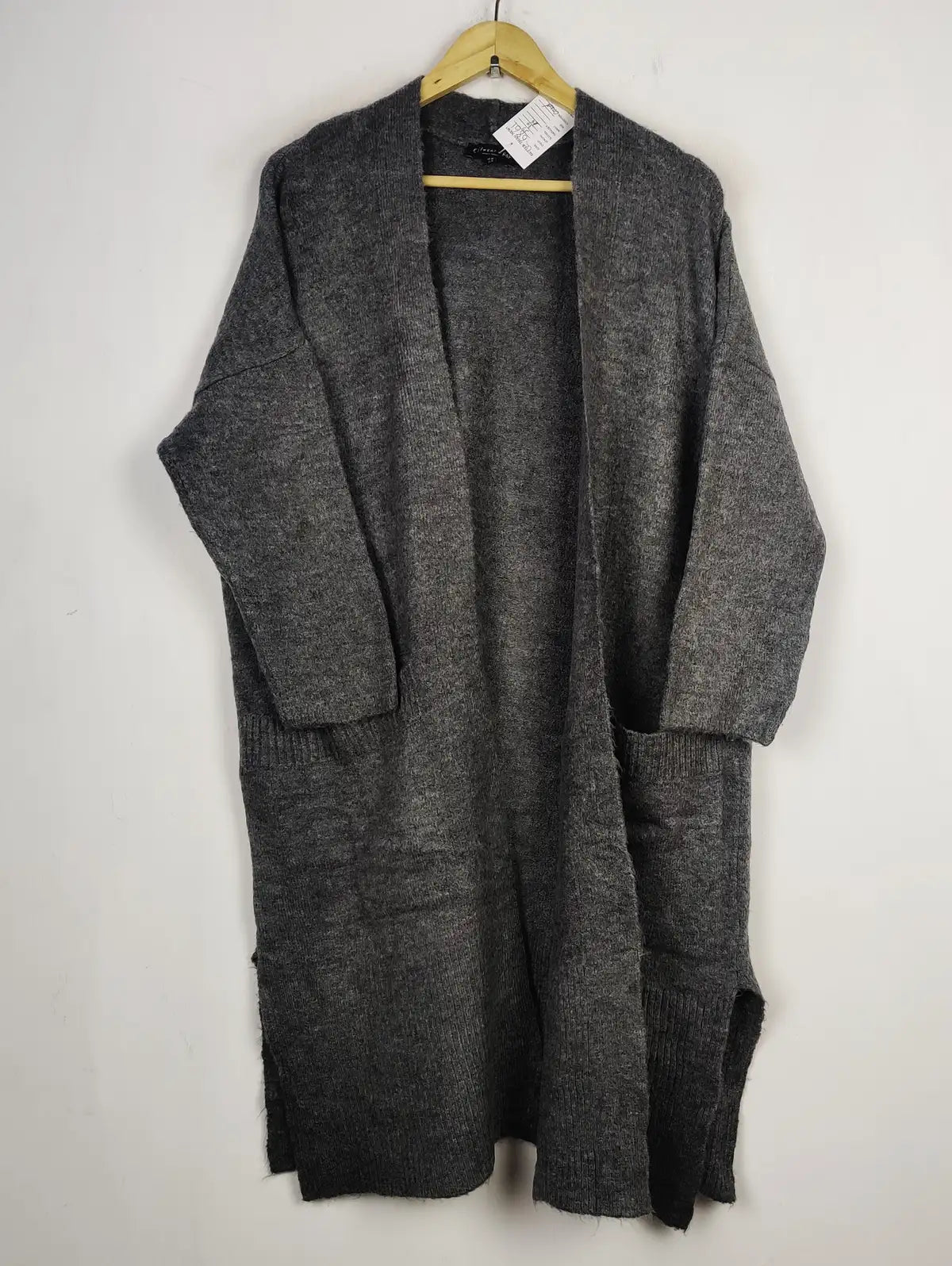 Buy online pre-used pre-loved 100% authentic & Original branded F&F (LC-6861) available in Pakistan. Top international brands avilable.