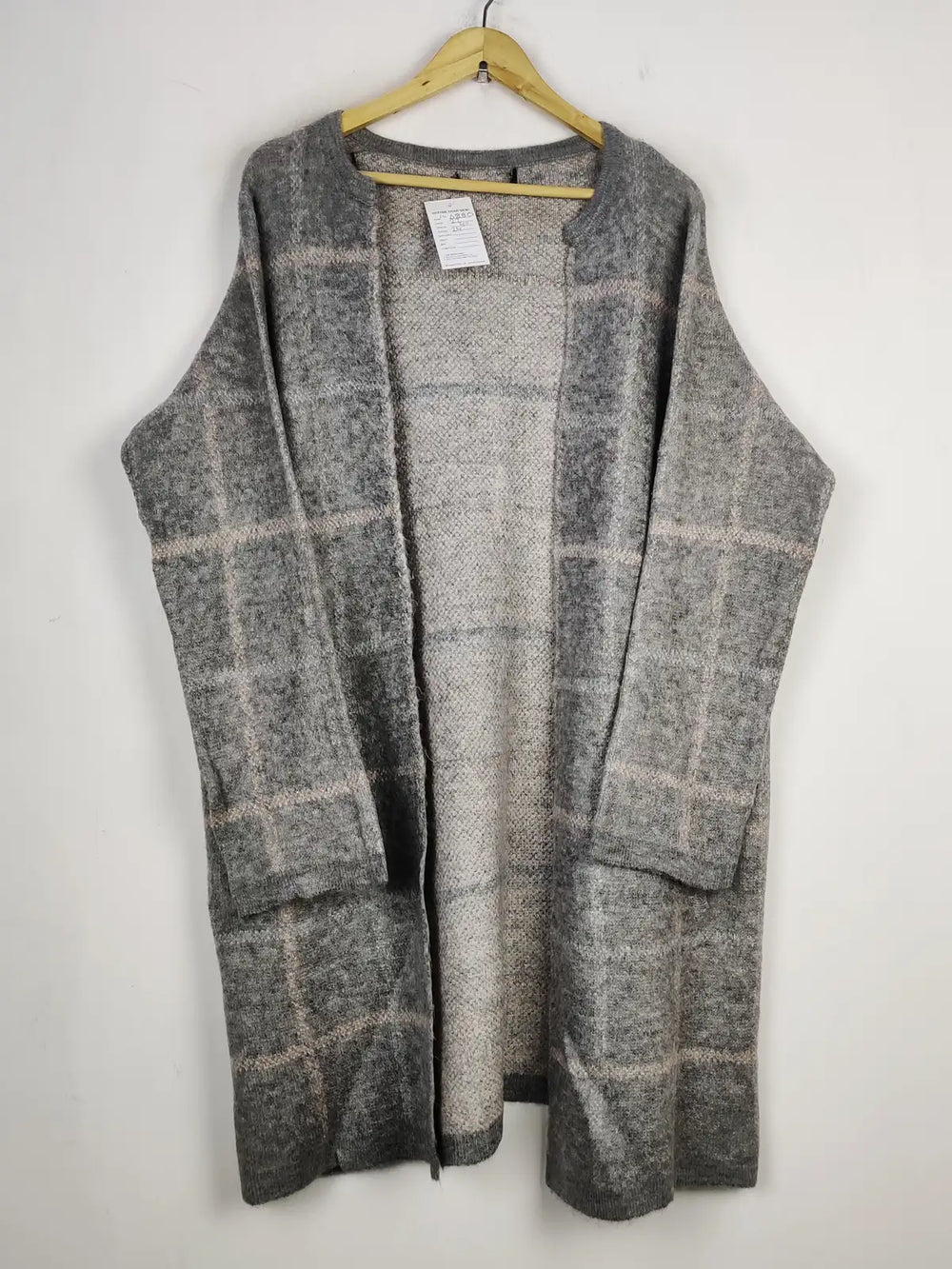 Buy online pre-used pre-loved 100% authentic & Original branded Unknown Brand (LC-6880) available in Pakistan. Top international brands avilable.
