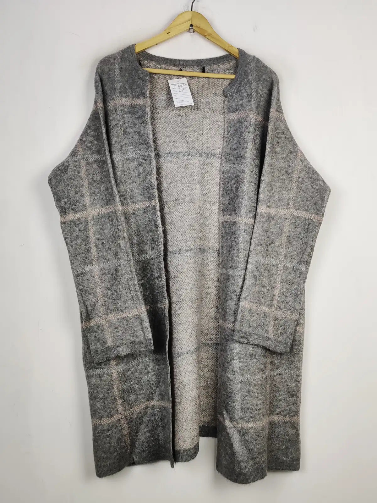Buy online pre-used pre-loved 100% authentic & Original branded Unknown Brand (LC-6880) available in Pakistan. Top international brands avilable.