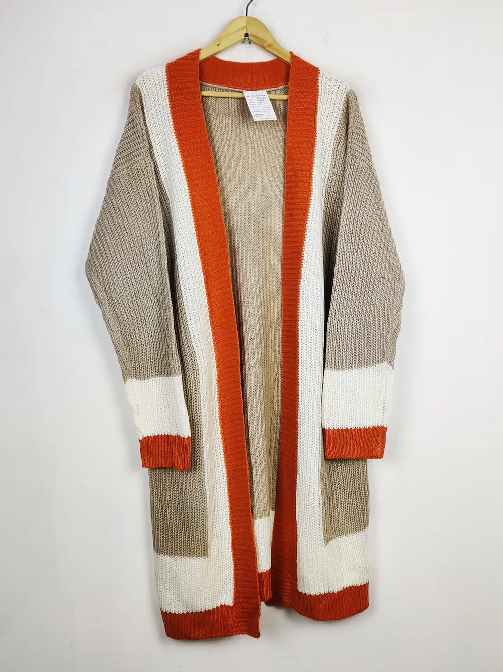 Buy online pre-used pre-loved 100% authentic & Original branded Unknown Brand (LC-6888) available in Pakistan. Top international brands avilable.