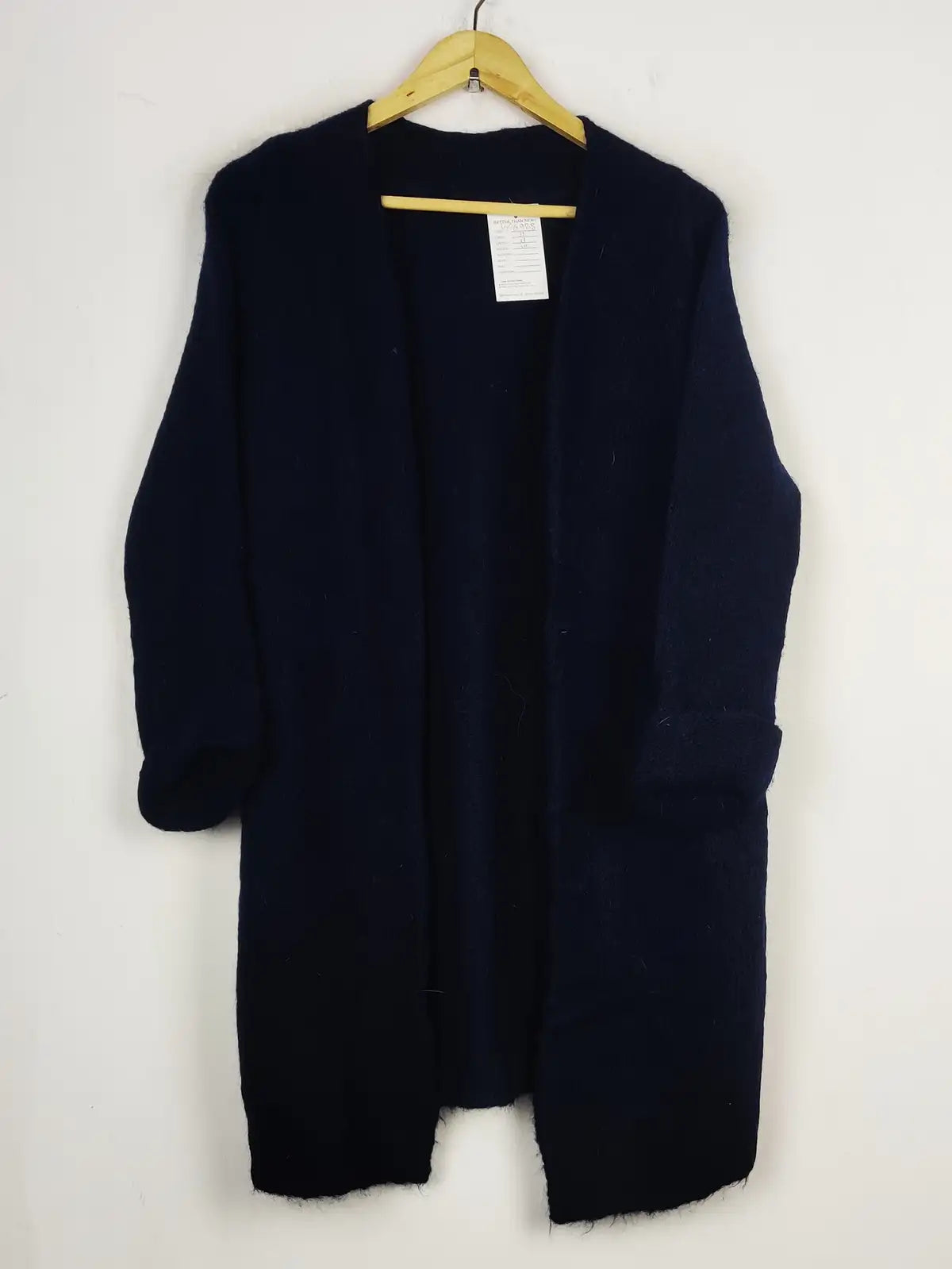 Buy online pre-used pre-loved 100% authentic & Original branded Unknown Brand (LC-6923) available in Pakistan. Top international brands avilable.