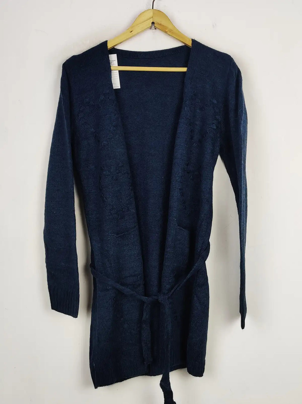 Buy online pre-used pre-loved 100% authentic & Original branded Unknown Brand (LC-6992) available in Pakistan. Top international brands avilable.