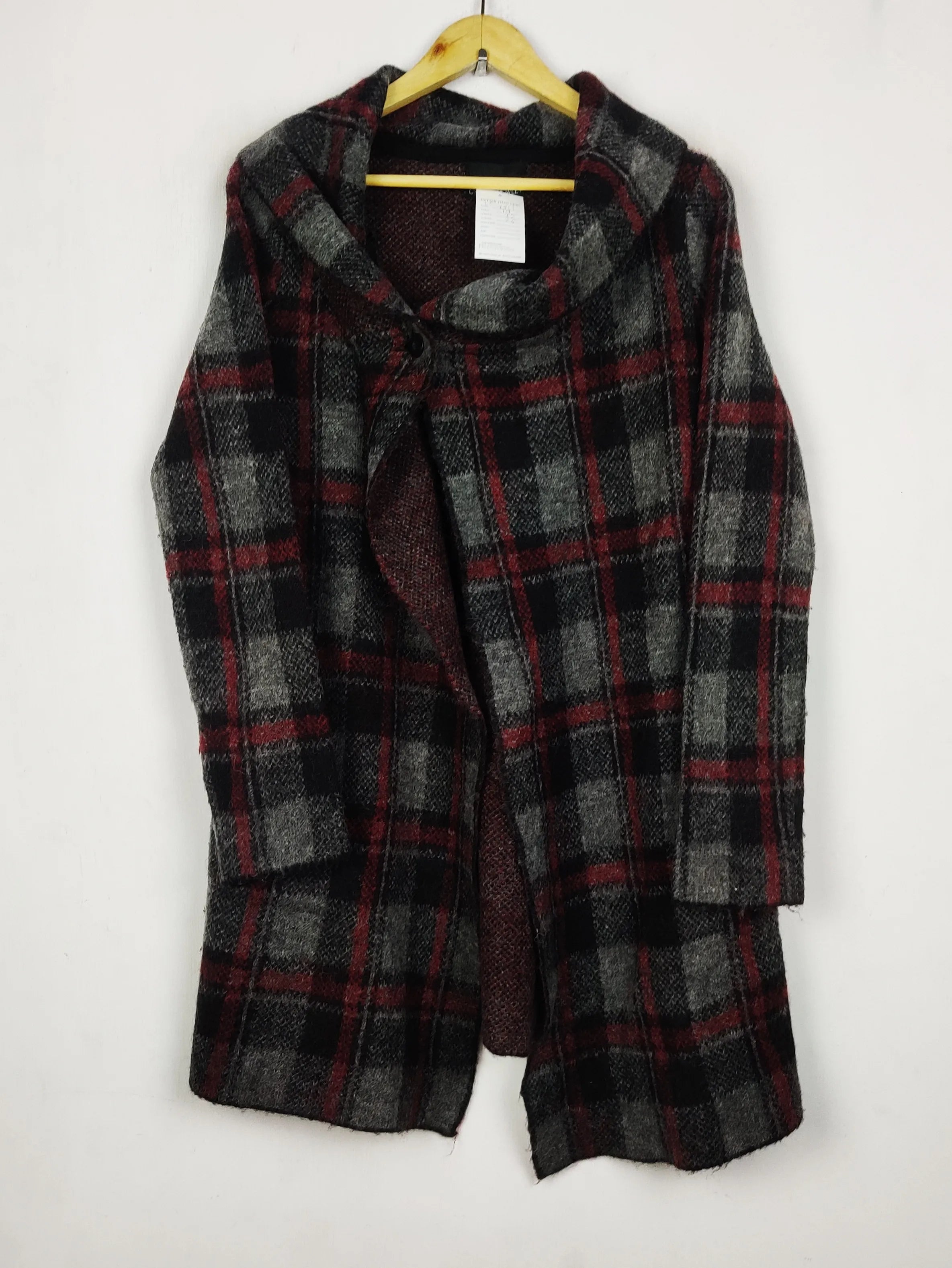 Buy online pre-used pre-loved 100% authentic & Original branded Cynthiarowley (LC-7511) available in Pakistan. Top international brands avilable.
