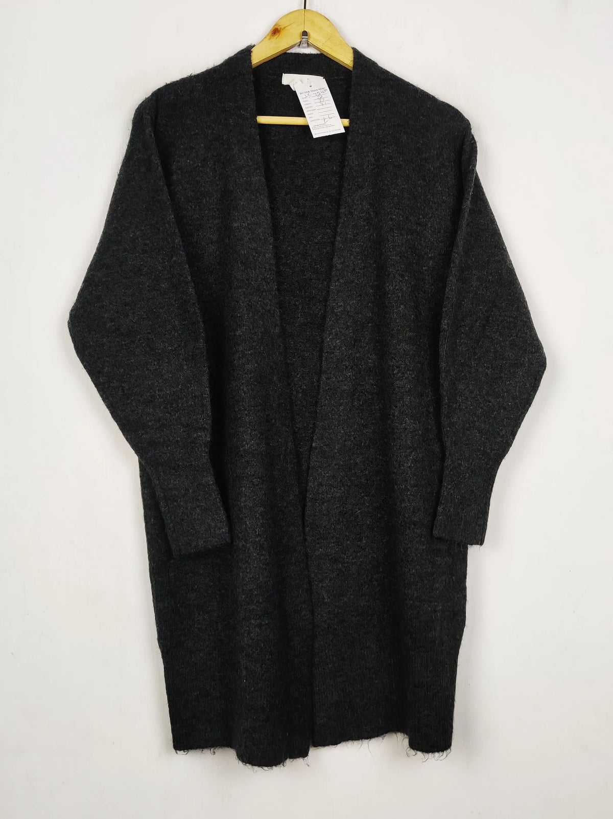 Buy online pre-used pre-loved 100% authentic & Original branded H&M (LC-7540) available in Pakistan. Top international brands avilable.
