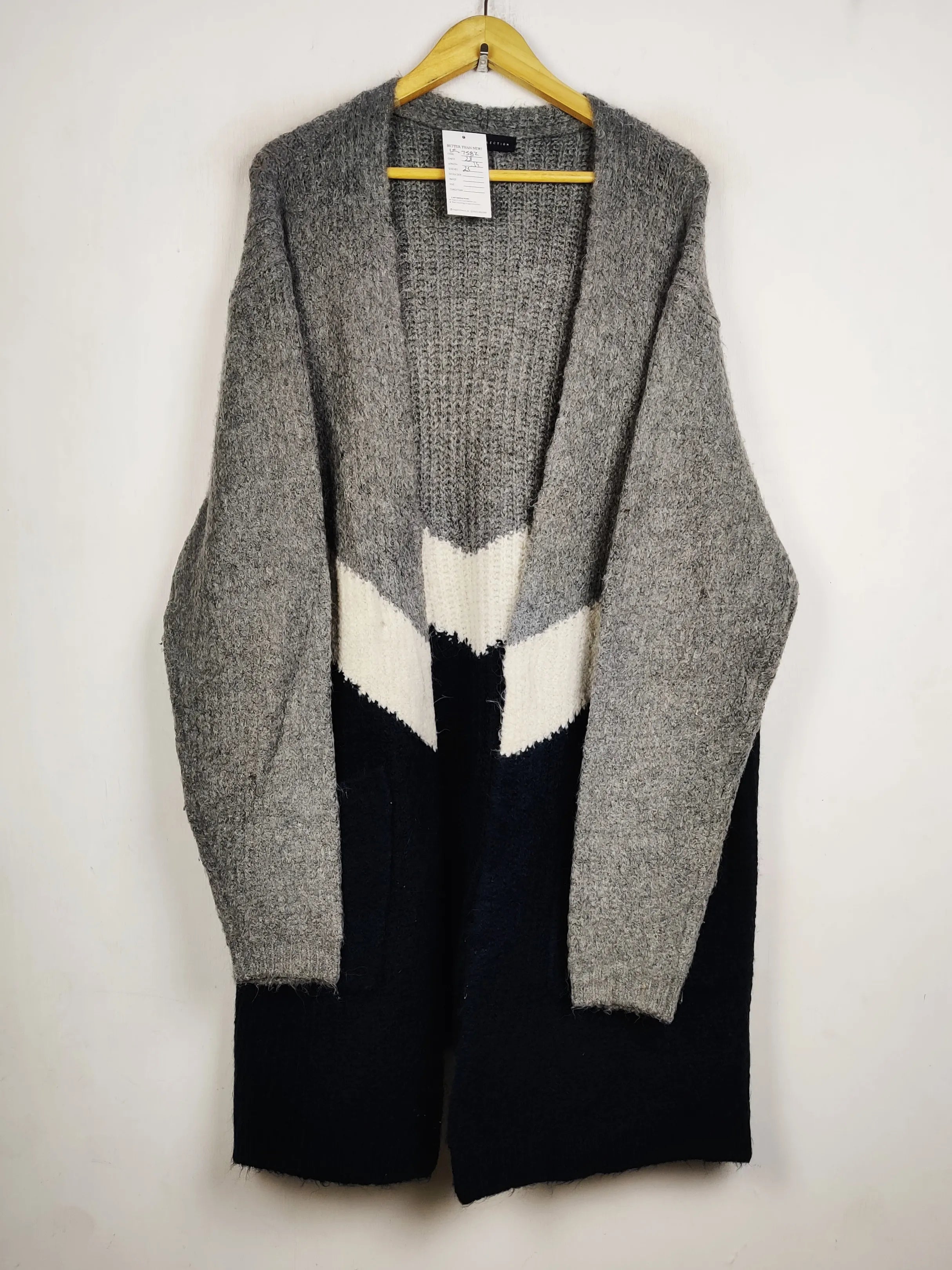 Buy online pre-used pre-loved 100% authentic & Original branded Marks & Spencer (LC-7582) available in Pakistan. Top international brands avilable.
