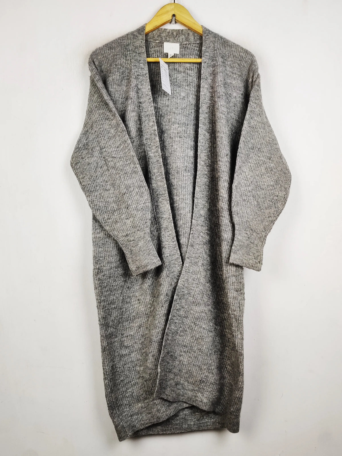 Buy online pre-used pre-loved 100% authentic & Original branded H&M (LC-7592) available in Pakistan. Top international brands avilable.