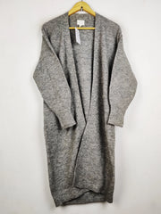Buy online pre-used pre-loved 100% authentic & Original branded H&M (LC-7592) available in Pakistan. Top international brands avilable.