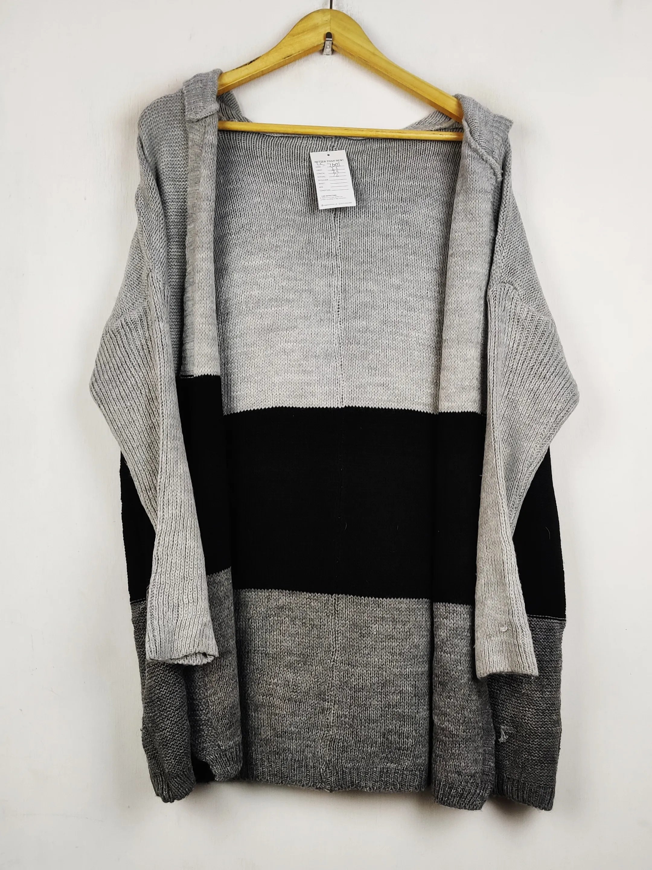 Buy online pre-used pre-loved 100% authentic & Original branded Unknown Brand (LC-7601) available in Pakistan. Top international brands avilable.