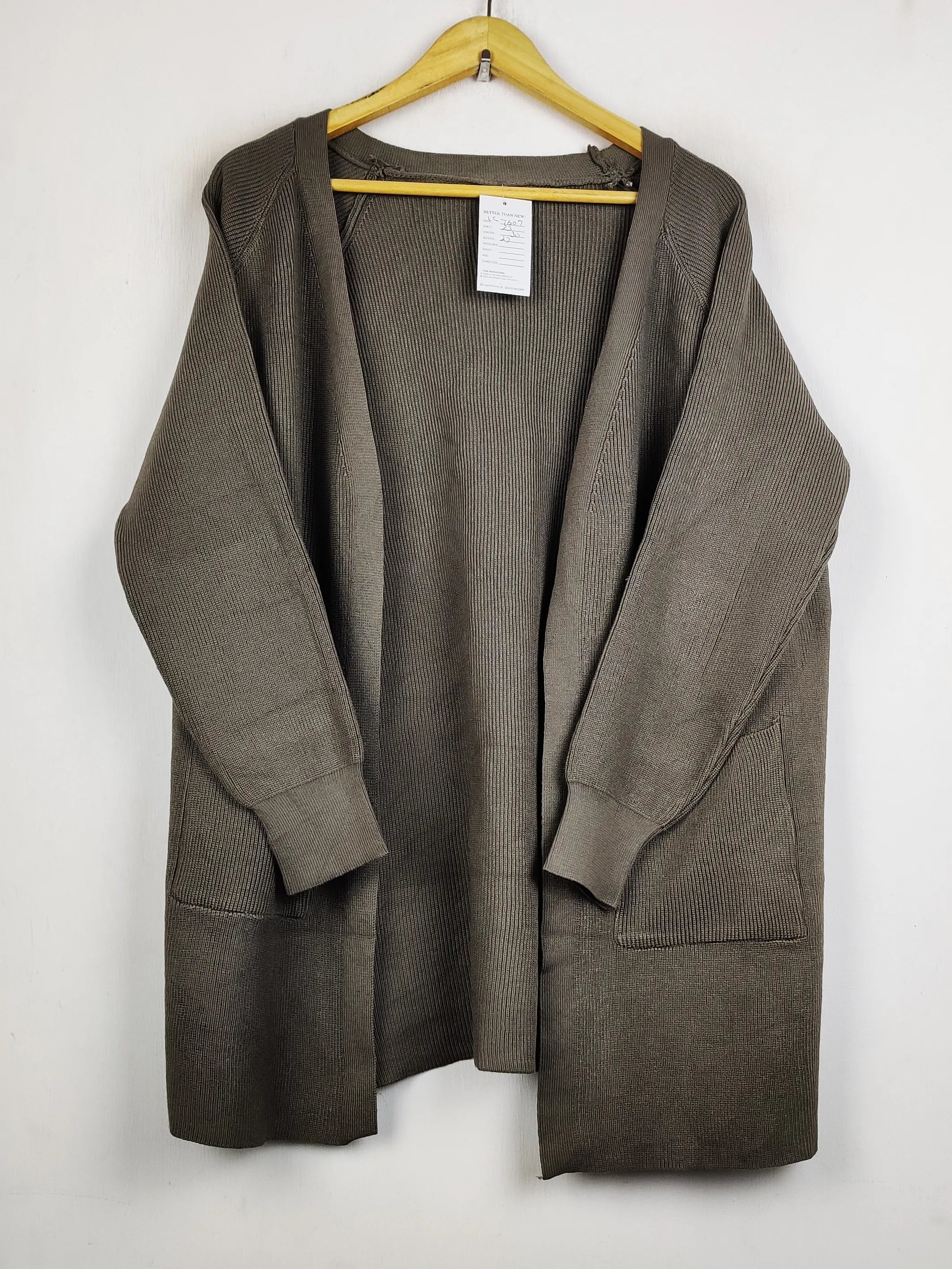 Buy online pre-used pre-loved 100% authentic & Original branded Unknown Brand (LC-7607) available in Pakistan. Top international brands avilable.