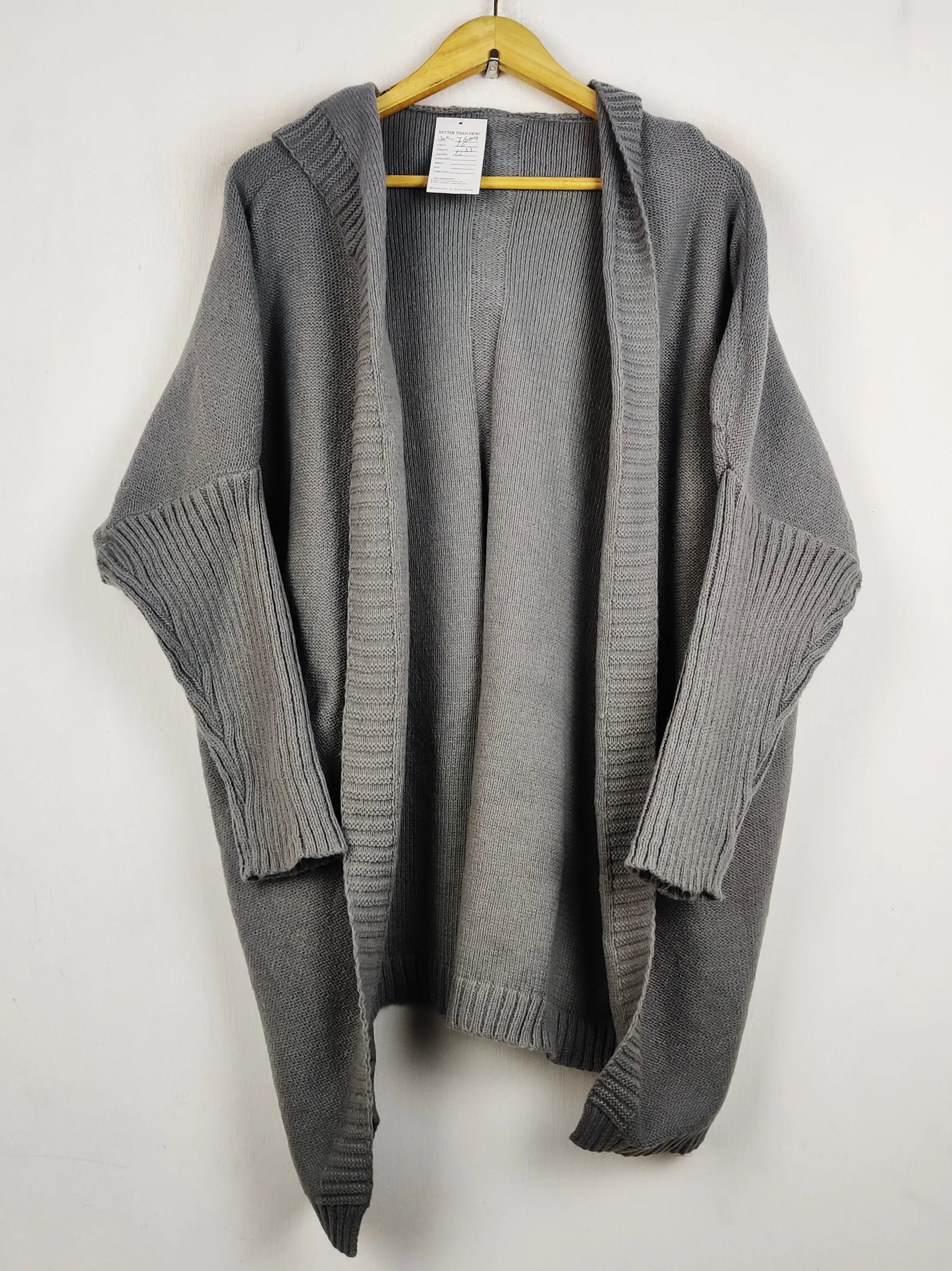 Buy online pre-used pre-loved 100% authentic & Original branded Unknown Brand (LC-7609) available in Pakistan. Top international brands avilable.