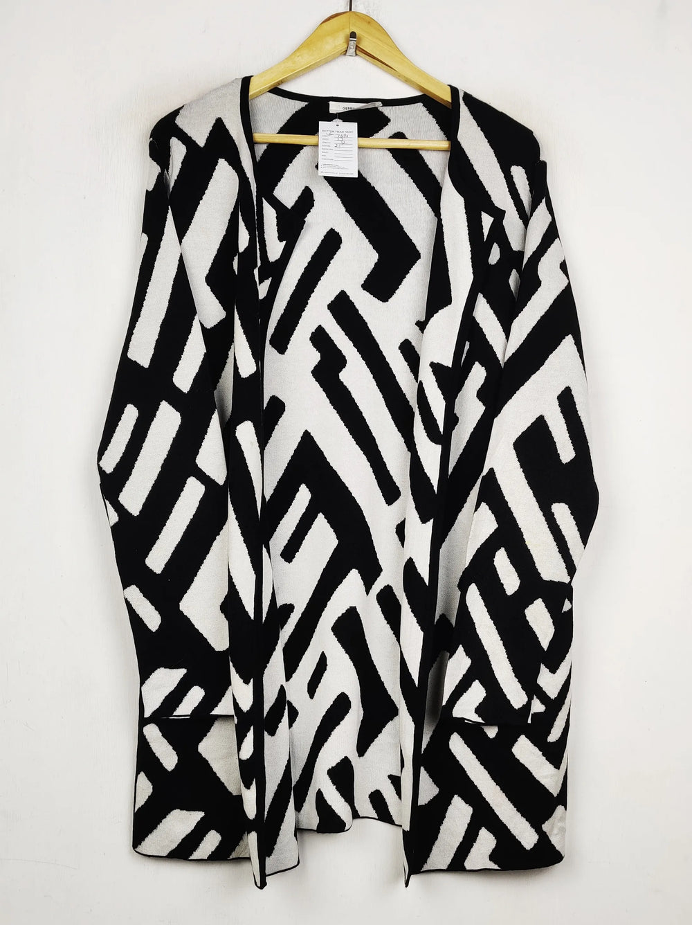 Buy online pre-used pre-loved 100% authentic & Original branded Gerry Weber (LC-7614) available in Pakistan. Top international brands avilable.