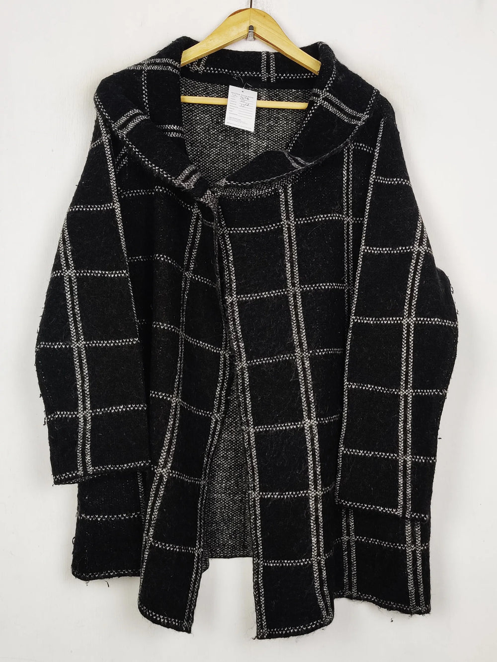 Buy online pre-used pre-loved 100% authentic & Original branded Unknown Brand (LC-7628) available in Pakistan. Top international brands avilable.