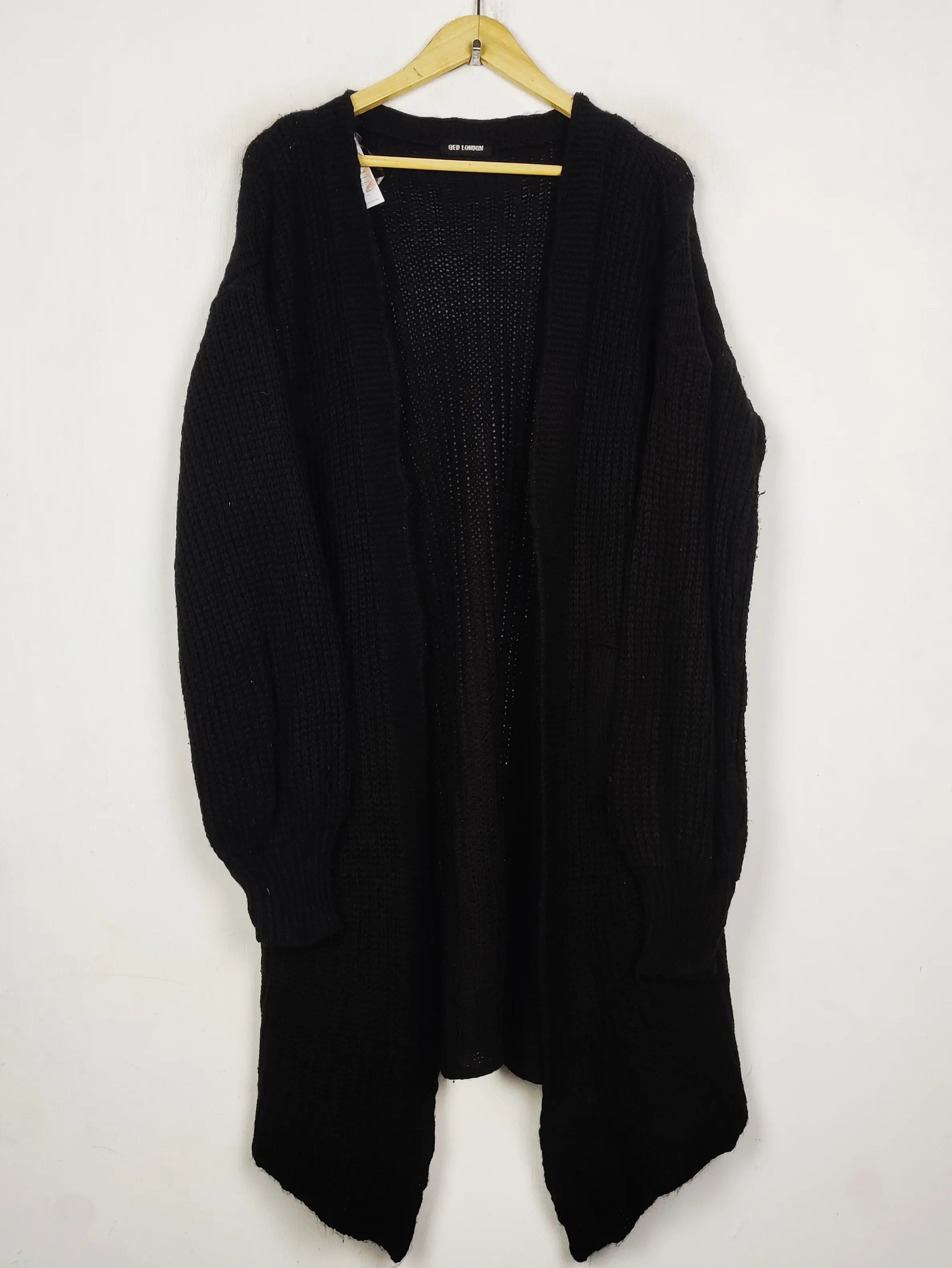 Buy online pre-used pre-loved 100% authentic & Original branded Qed London (LC-7642) available in Pakistan. Top international brands avilable.
