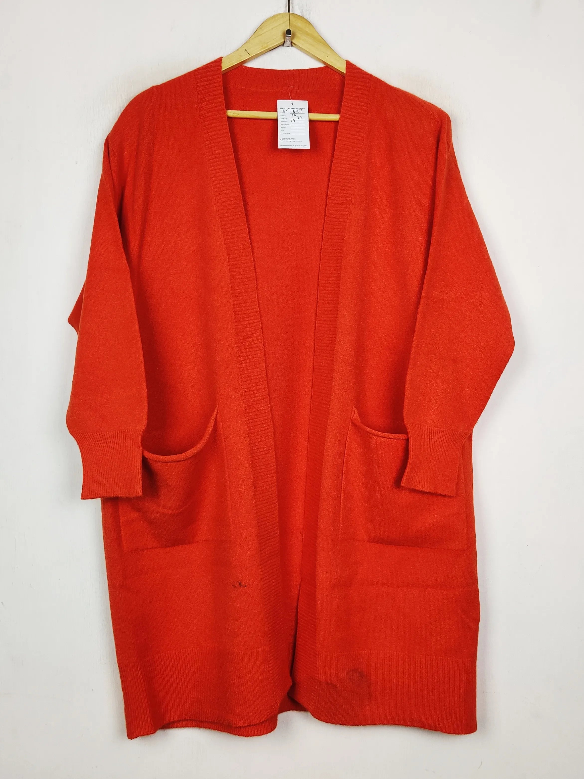 Buy online pre-used pre-loved 100% authentic & Original branded Unknown Brand (LC-7647) available in Pakistan. Top international brands avilable.