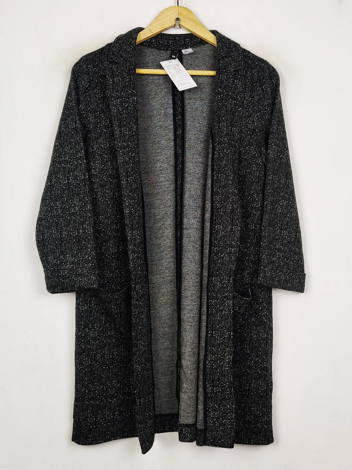 Buy online pre-used pre-loved 100% authentic & Original branded H&M (LC-7649) available in Pakistan. Top international brands avilable.