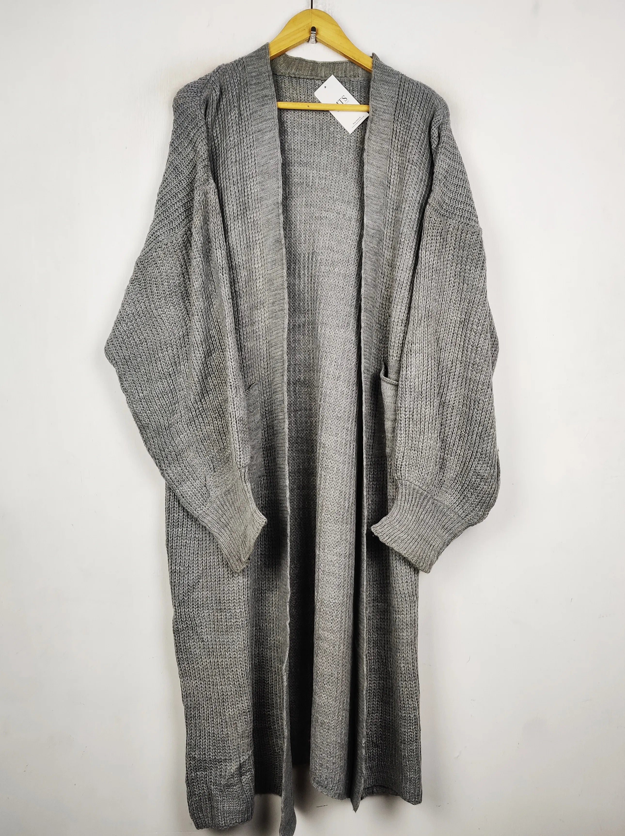 Buy online pre-used pre-loved 100% authentic & Original branded Unknown Brand (LC-7660) available in Pakistan. Top international brands avilable.