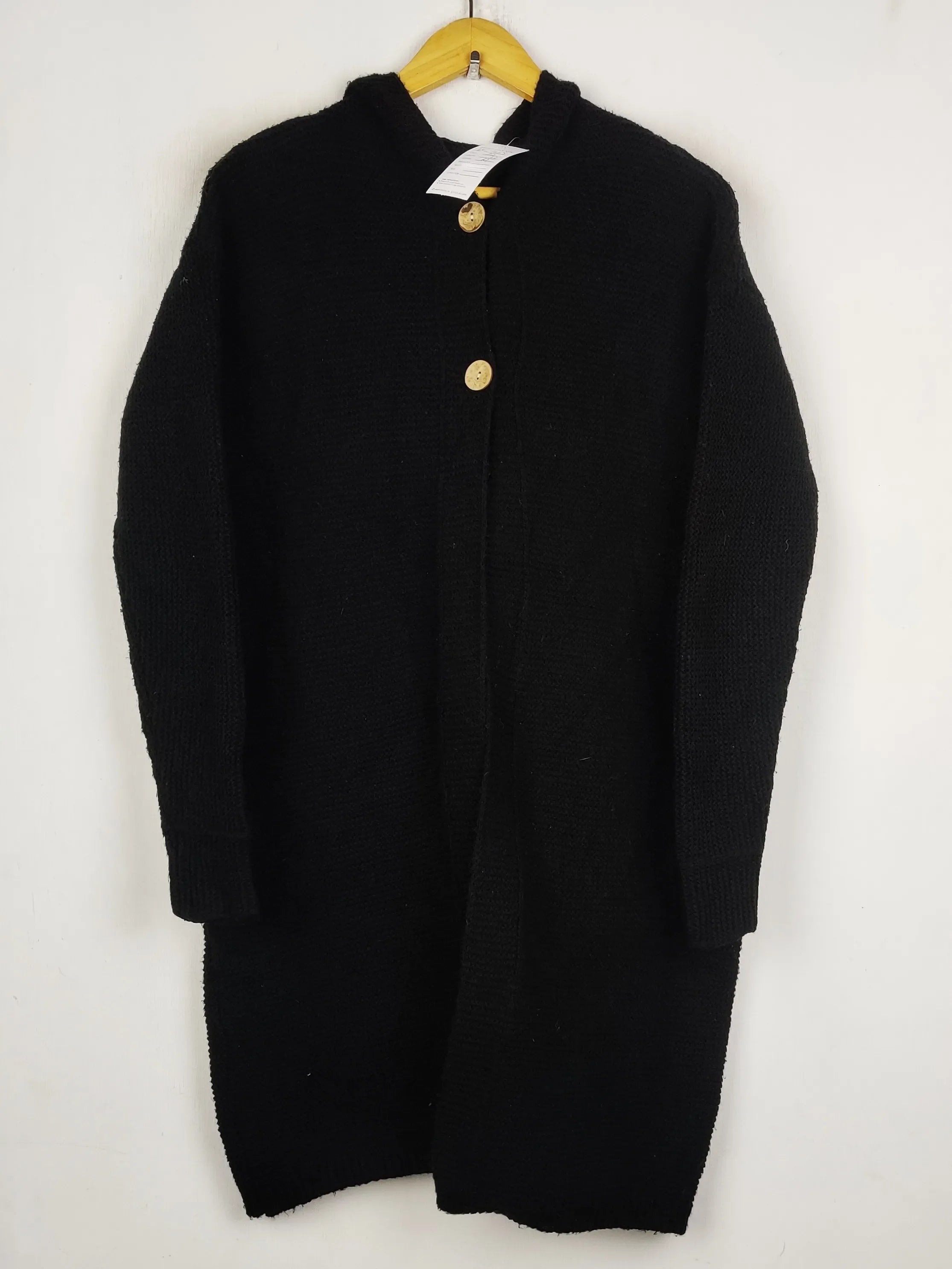 Buy online pre-used pre-loved 100% authentic & Original branded Unknown Brand (LC-7665) available in Pakistan. Top international brands avilable.