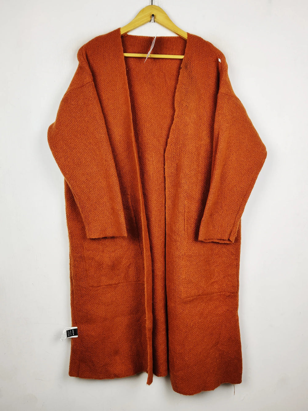 Buy online pre-used pre-loved 100% authentic & Original branded Unknown Brand (LC-7697) available in Pakistan. Top international brands avilable.