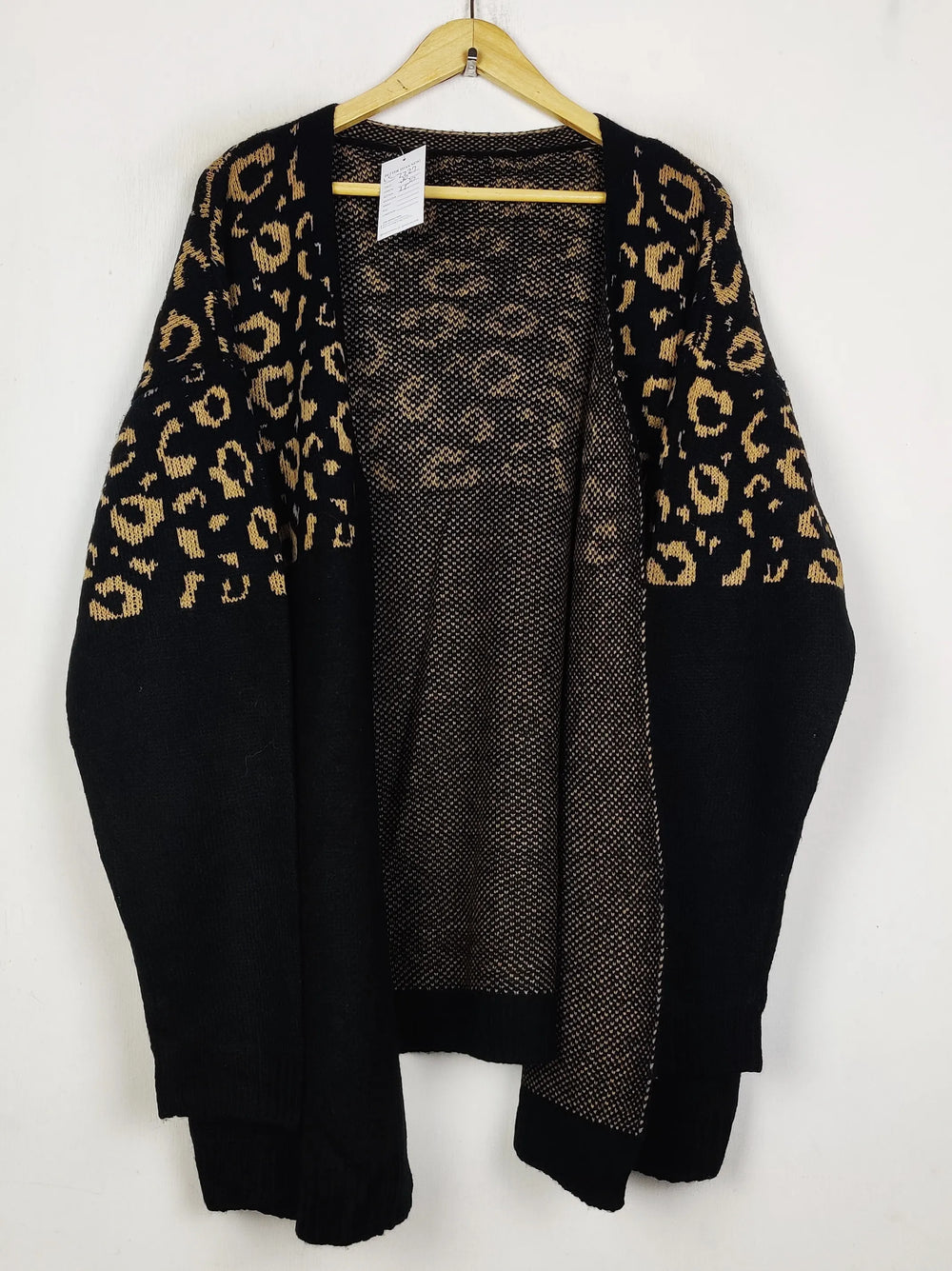 Buy online pre-used pre-loved 100% authentic & Original branded Unknown Brand (LC-7727) available in Pakistan. Top international brands avilable.