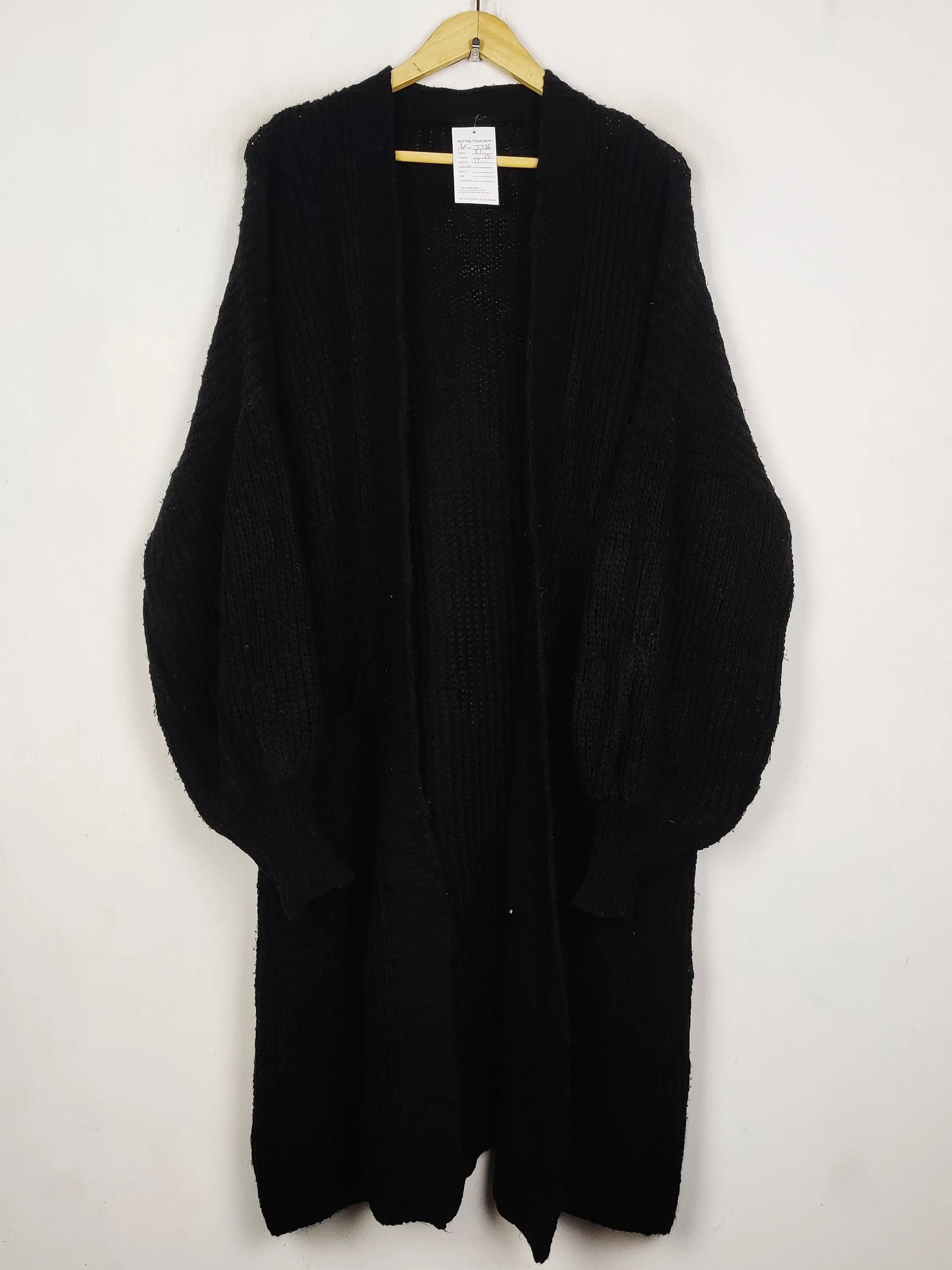 Buy online pre-used pre-loved 100% authentic & Original branded Unknown Brand (LC-7736) available in Pakistan. Top international brands avilable.