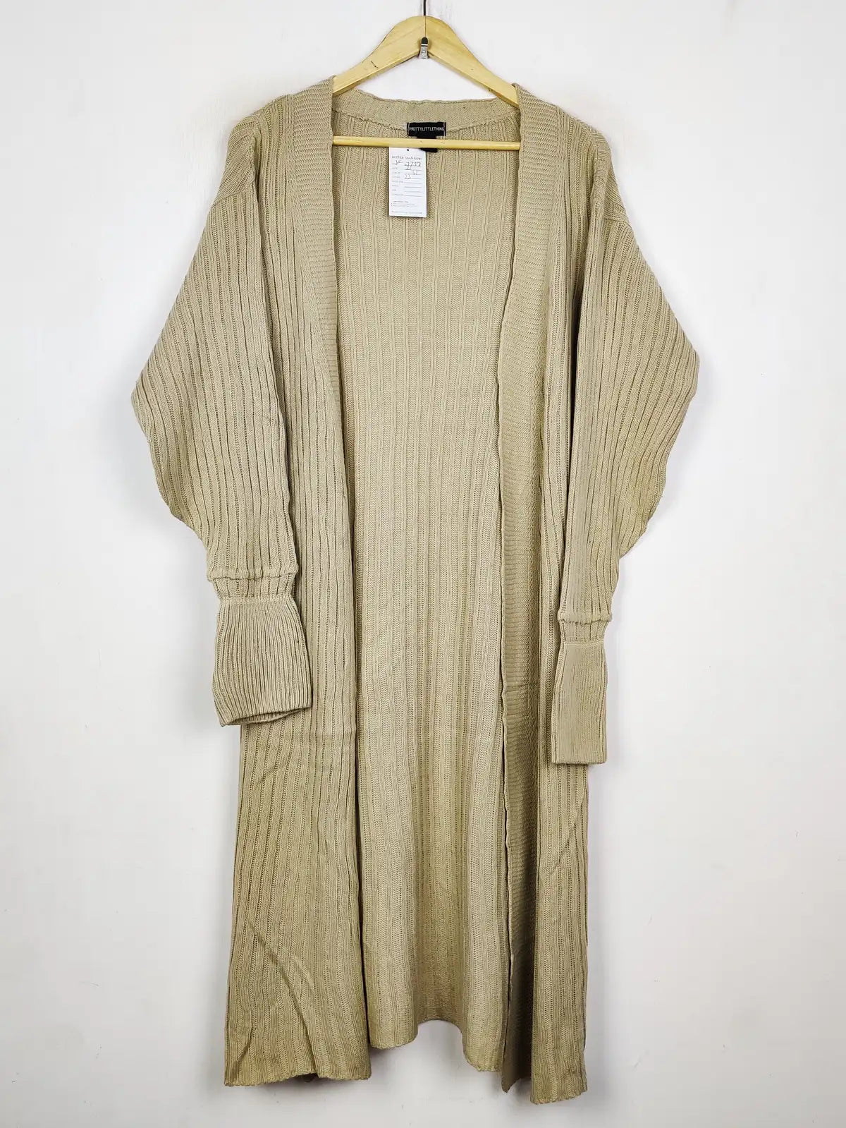 Buy online pre-used pre-loved 100% authentic & Original branded Prettylittlething (LC-7737) available in Pakistan. Top international brands avilable.
