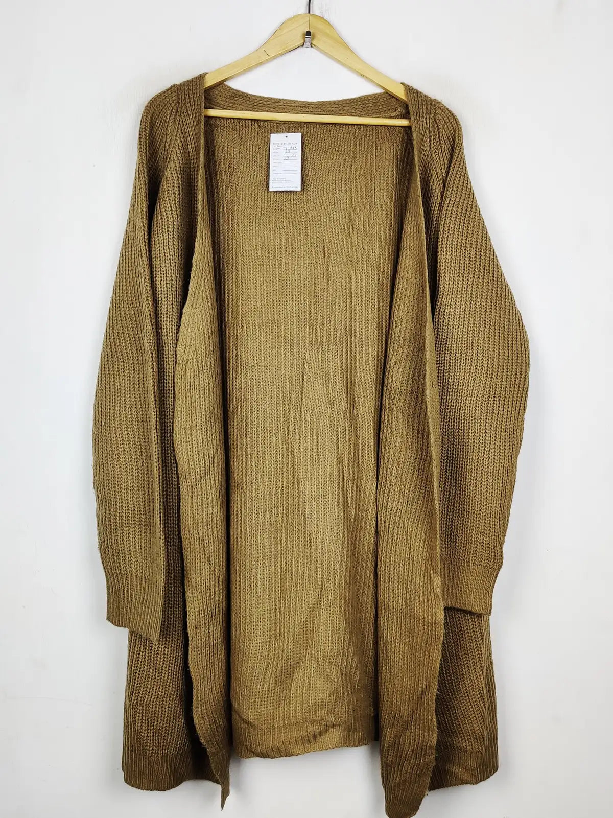 Buy online pre-used pre-loved 100% authentic & Original branded Unknown Brand (LC-7743) available in Pakistan. Top international brands avilable.