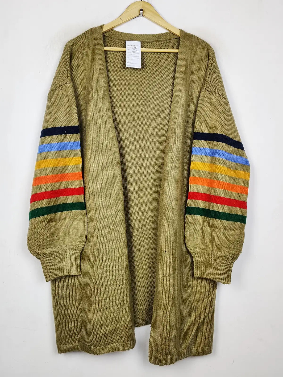 Buy online pre-used pre-loved 100% authentic & Original branded Unknown Brand (LC-7749) available in Pakistan. Top international brands avilable.