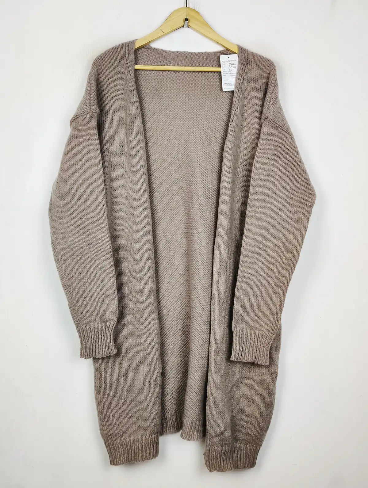 Buy online pre-used pre-loved 100% authentic & Original branded Unknown Brand (LC-7758) available in Pakistan. Top international brands avilable.