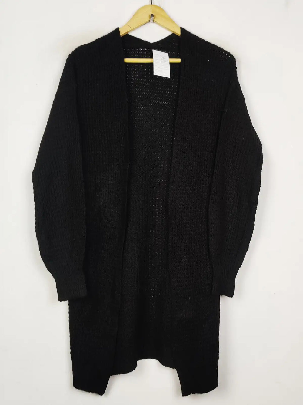 Buy online pre-used pre-loved 100% authentic & Original branded Unknown Brand (LC-7760) available in Pakistan. Top international brands avilable.