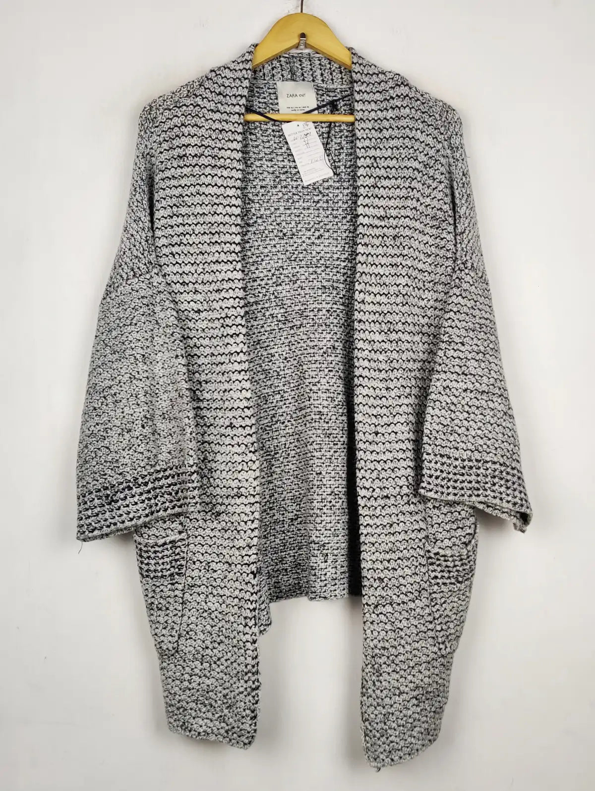 Buy online pre-used pre-loved 100% authentic & Original branded Zara (LC-7785) available in Pakistan. Top international brands avilable.