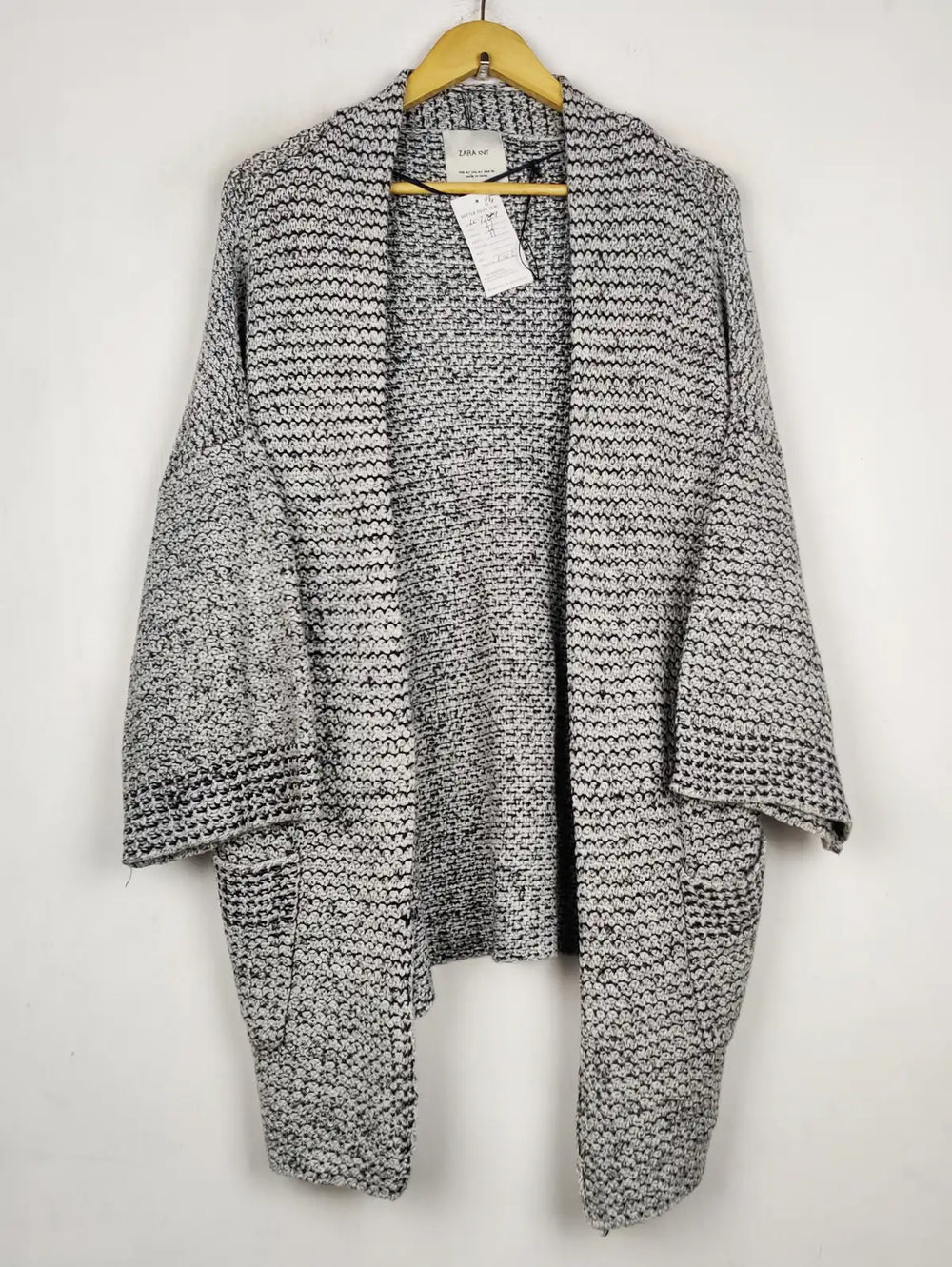 Buy online pre-used pre-loved 100% authentic & Original branded Zara (LC-7785) available in Pakistan. Top international brands avilable.