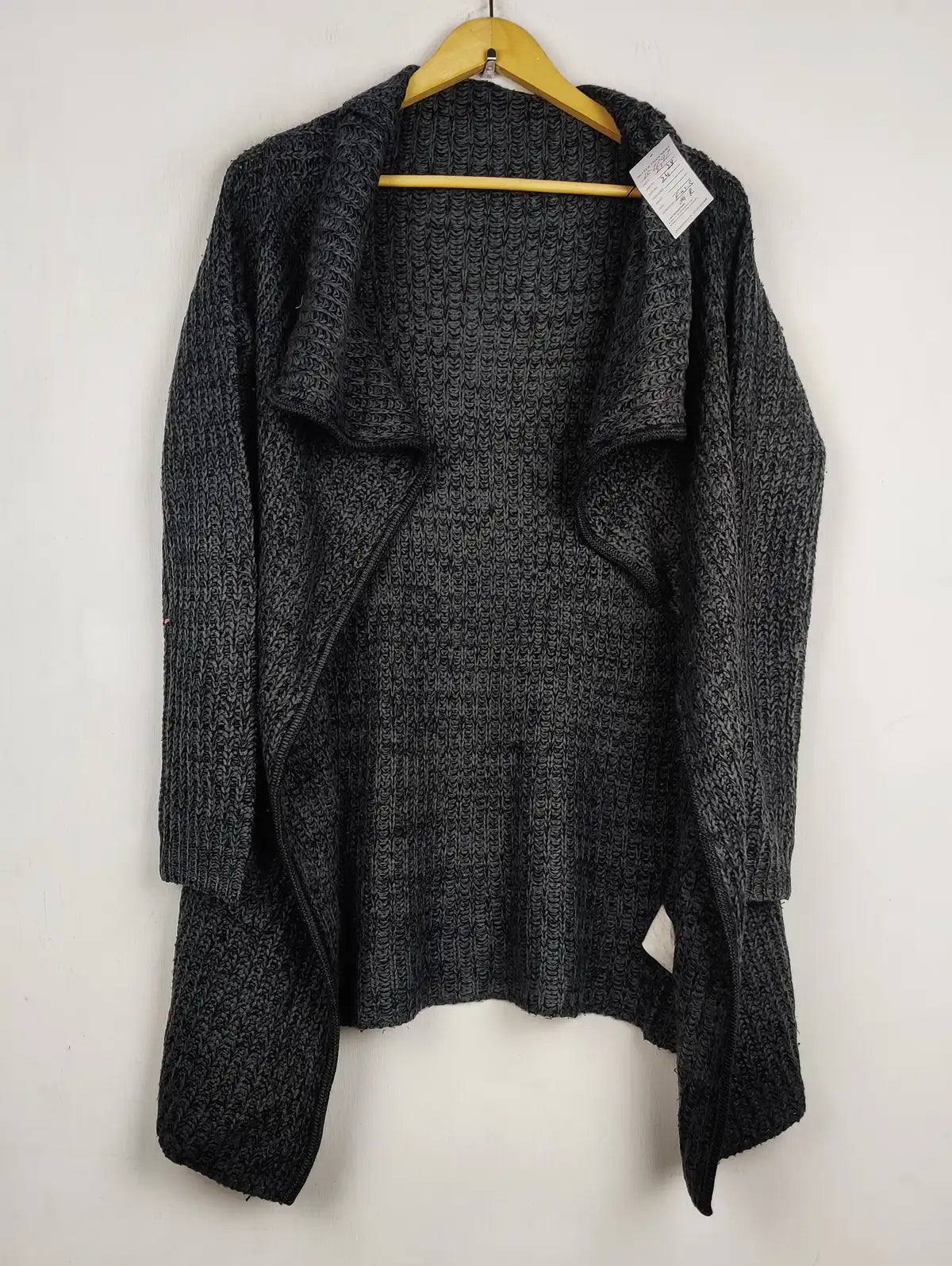 Buy online pre-used pre-loved 100% authentic & Original branded Urban Classics (LC-7797) available in Pakistan. Top international brands avilable.