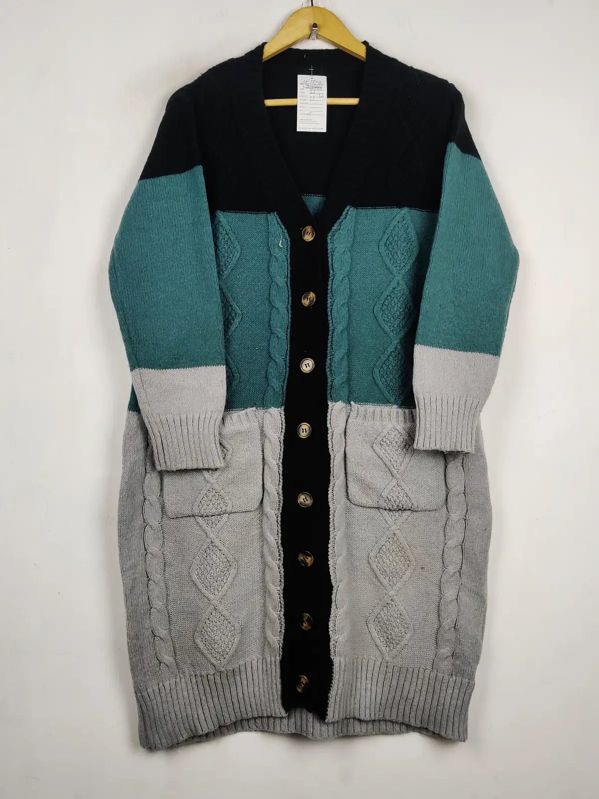 Buy online pre-used pre-loved 100% authentic & Original branded Unknown Brand (LC-7804) available in Pakistan. Top international brands avilable.