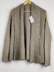 Buy online pre-used pre-loved 100% authentic & Original branded Cloe (LC-7805) available in Pakistan. Top international brands avilable.