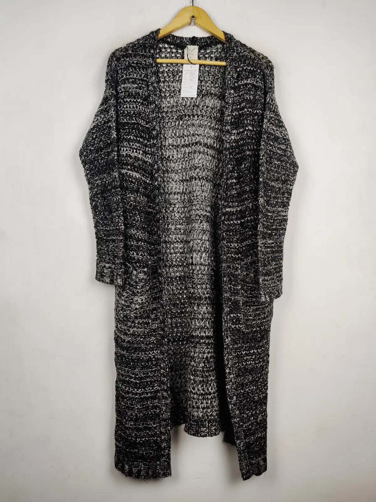 Buy online pre-used pre-loved 100% authentic & Original branded Unknown Brand (LC-7808) available in Pakistan. Top international brands avilable.