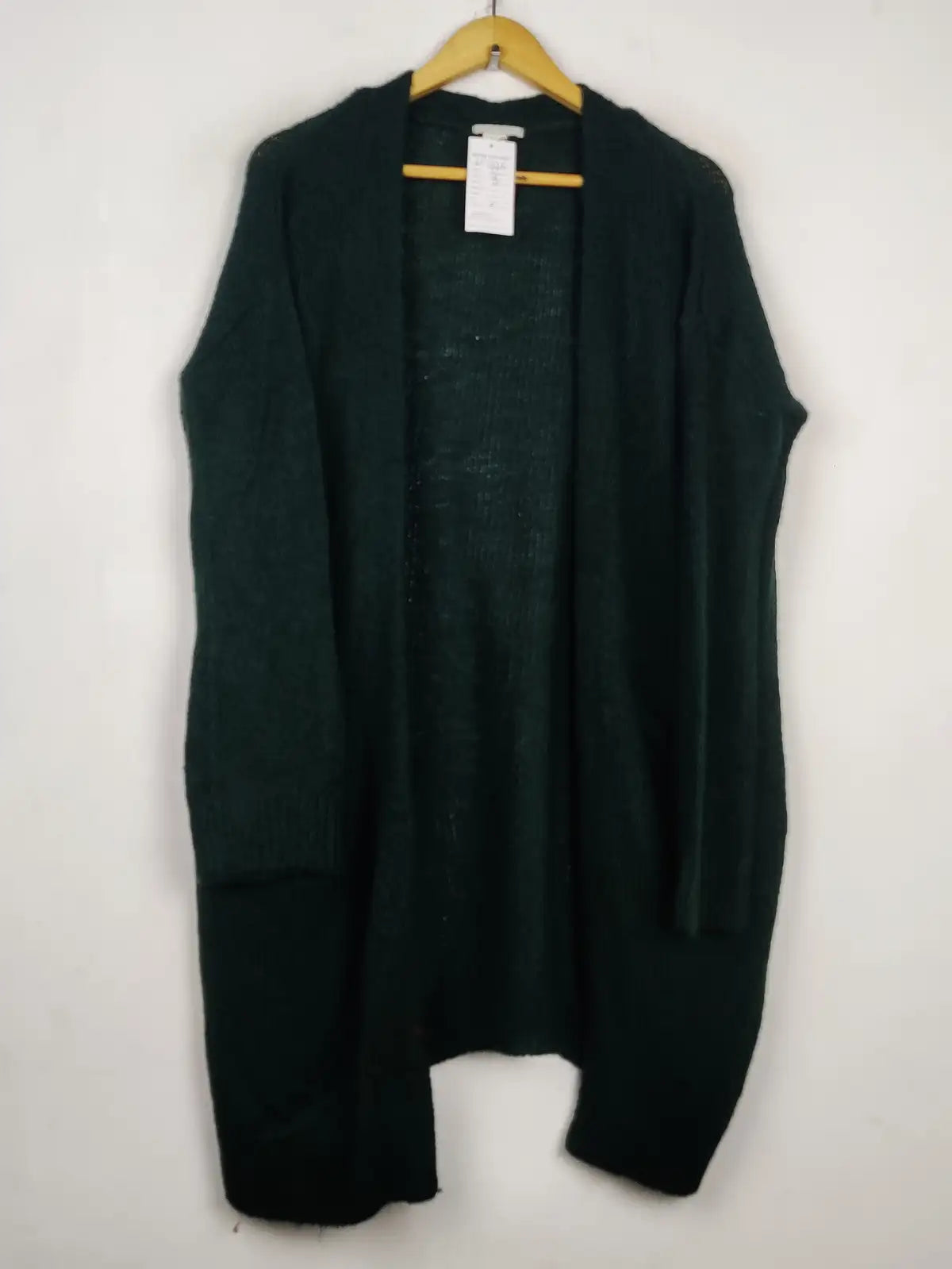 Buy online pre-used pre-loved 100% authentic & Original branded H&M (LC-7826) available in Pakistan. Top international brands avilable.