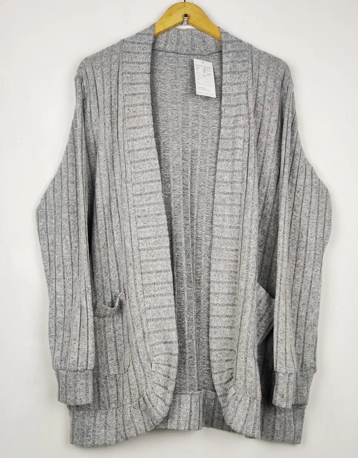 Buy online pre-used pre-loved 100% authentic & Original branded Unknown Brand (LC-7871) available in Pakistan. Top international brands avilable.