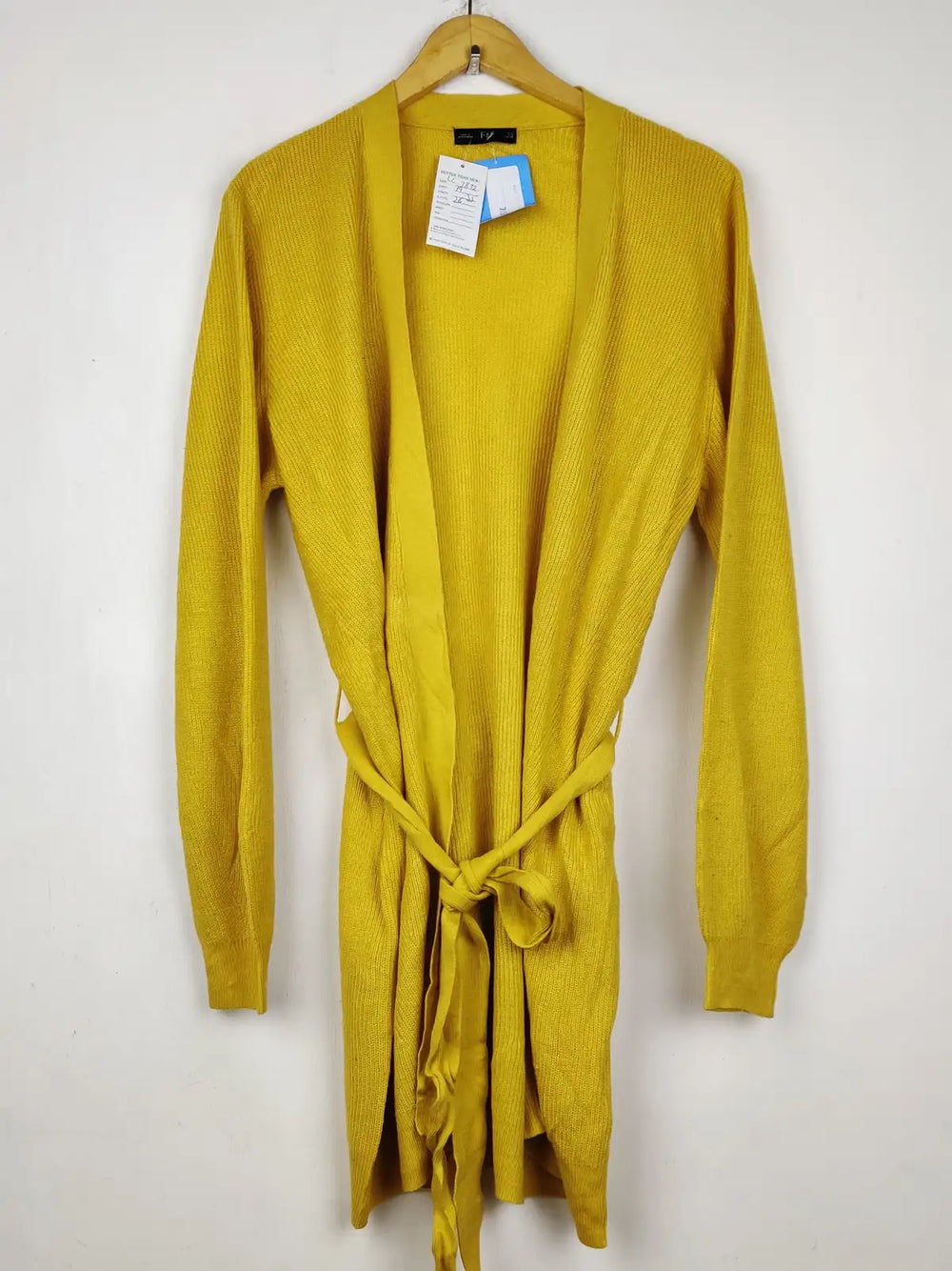 Buy online pre-used pre-loved 100% authentic & Original branded Unknown Brand (LC-7872) available in Pakistan. Top international brands avilable.