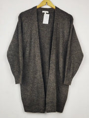 Buy online pre-used pre-loved 100% authentic & Original branded H&M (LC-7877) available in Pakistan. Top international brands avilable.