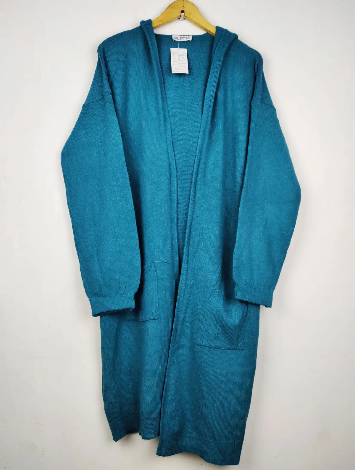 Buy online pre-used pre-loved 100% authentic & Original branded Gallery (LC-7886) available in Pakistan. Top international brands avilable.