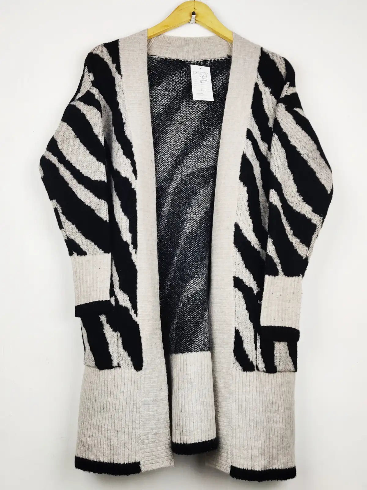 Buy online pre-used pre-loved 100% authentic & Original branded Dunnes Stores (LC-7927) available in Pakistan. Top international brands avilable.