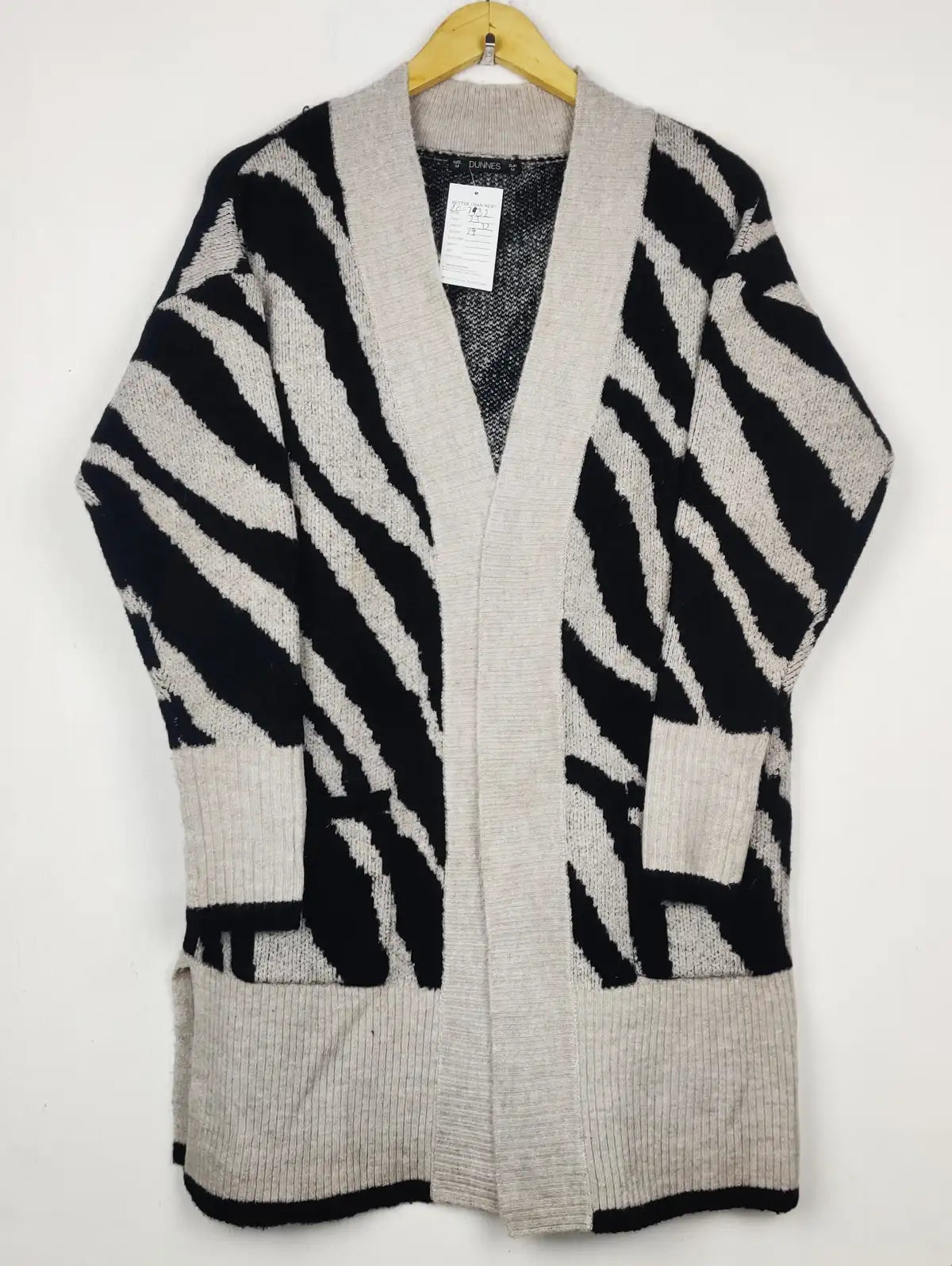 Buy online pre-used pre-loved 100% authentic & Original branded Dunnes Stores (LC-7932) available in Pakistan. Top international brands avilable.