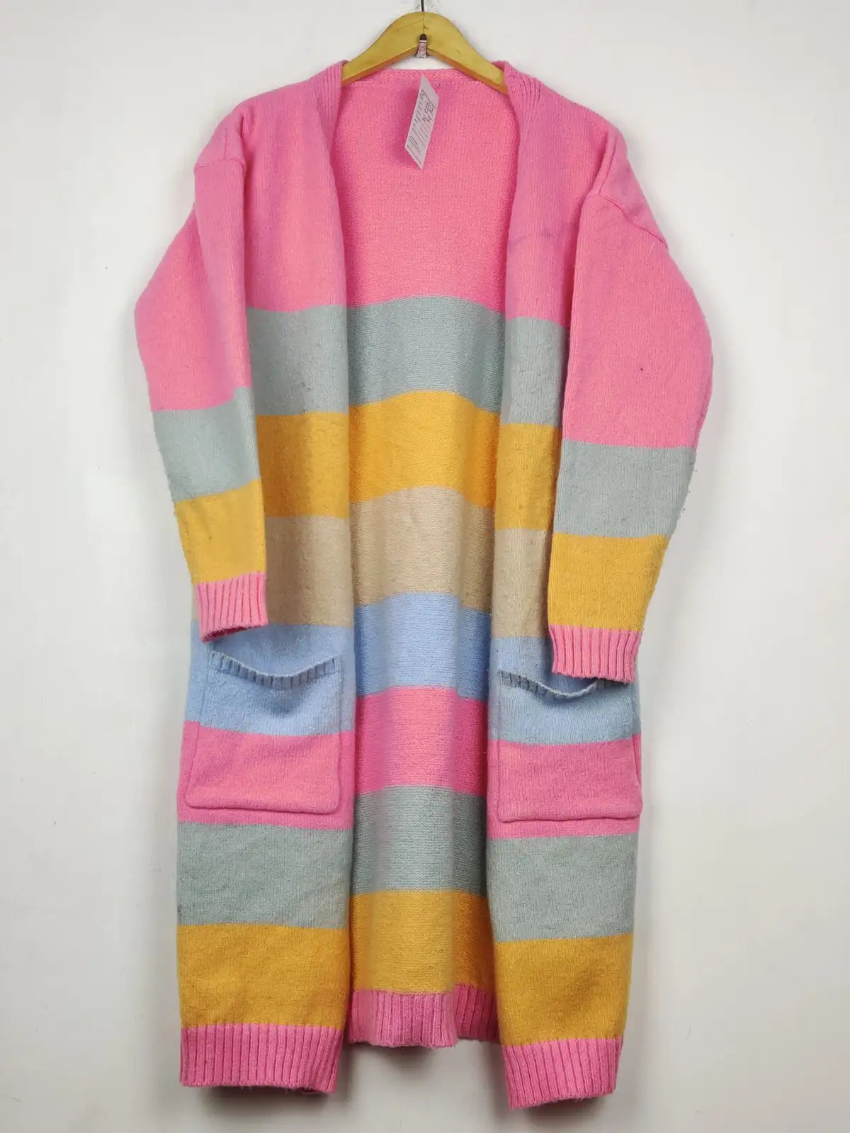 Buy online pre-used pre-loved 100% authentic & Original branded Unknown Brand (LC-7938) available in Pakistan. Top international brands avilable.