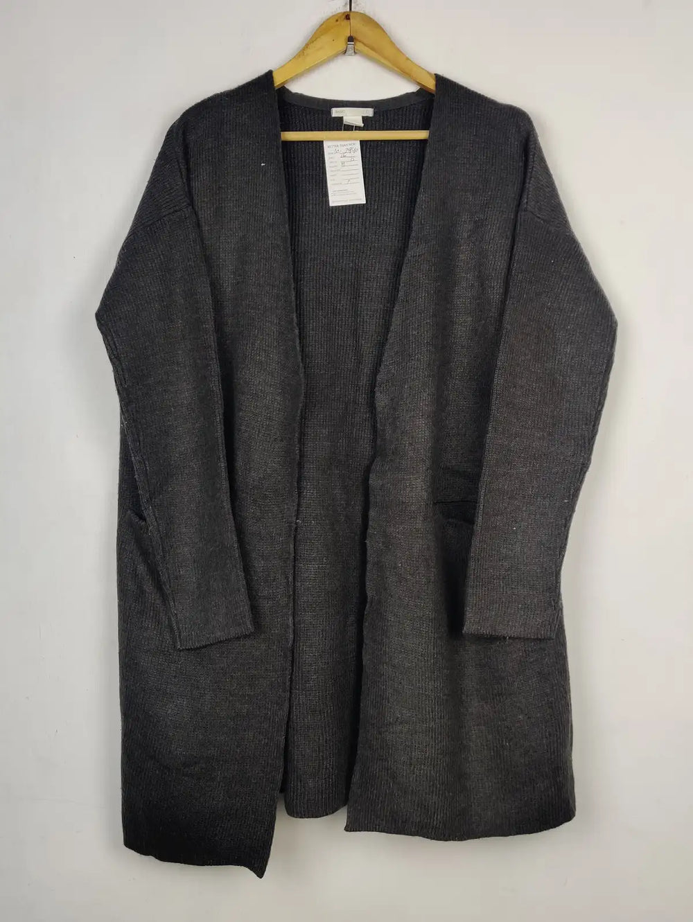 Buy online pre-used pre-loved 100% authentic & Original branded H&M (LC-7940) available in Pakistan. Top international brands avilable.